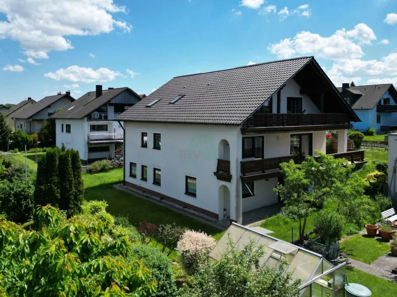 Ansicht - Haus kaufen in Kümmersbruck - Barrierefreies Haus mit separater Einliegerwohnung und Photovoltaikanlage in familiärer Lage