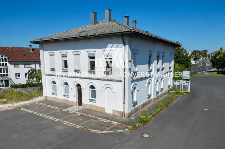 - Titelbild - Haus kaufen in Amberg - Mehrfamilienhaus in stadtnaher Lage von Amberg