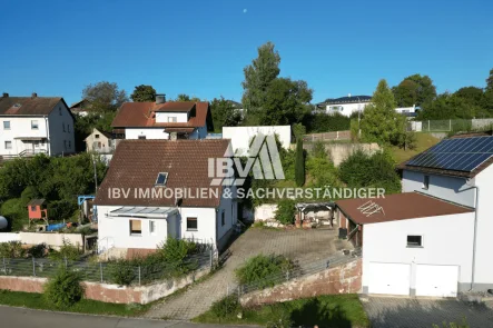 - Titel 2 - Haus kaufen in Ensdorf / Wolfsbach - Idyllisches Einfamilienhaus im Grünen zum Sanieren