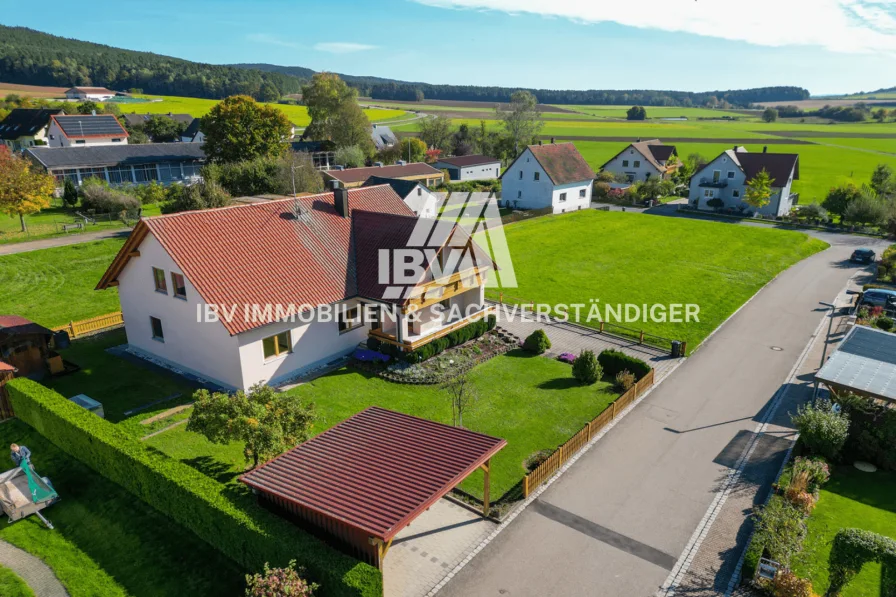 Titelbild - Haus kaufen in Freudenberg - Einfamilienhaus mit Garagenbau in Etsdorf