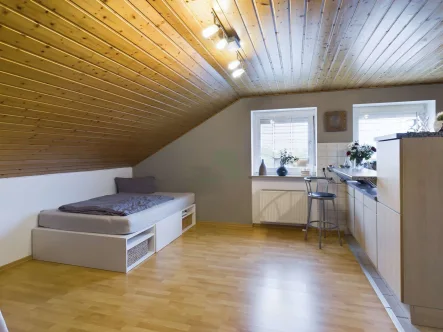 Wohnung Amberg Wohnzimmer - Wohnung kaufen in Amberg - 2-Zimmer-Dachgeschoss-Wohnung in Amberg-Dreifaltigkeit