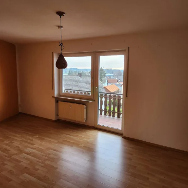 Wohnzimmer mit Balkon