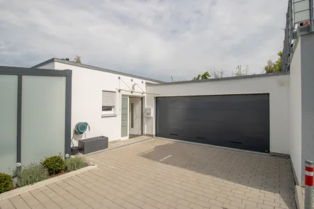 Ansicht - Haus kaufen in Reutlingen - Exklusive Doppelhaushälfte in bester Lage von Reutlingen