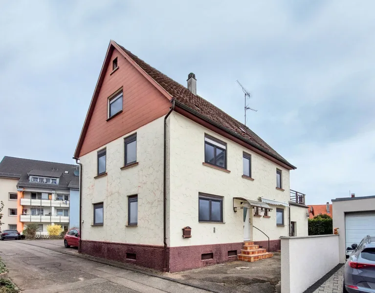 Außenansicht - Haus kaufen in Heilbronn / Neckargartach - Ein Traum für die Eigenverwirklichung! Angebot im Bieterverfahren
