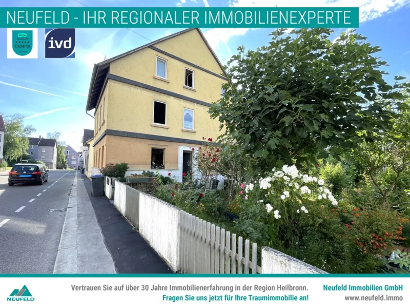 Ansicht mit Vorgarten - Haus kaufen in Heilbronn /Sontheim - 3-Familien-Haus am Neckar mit Potential für Mehr