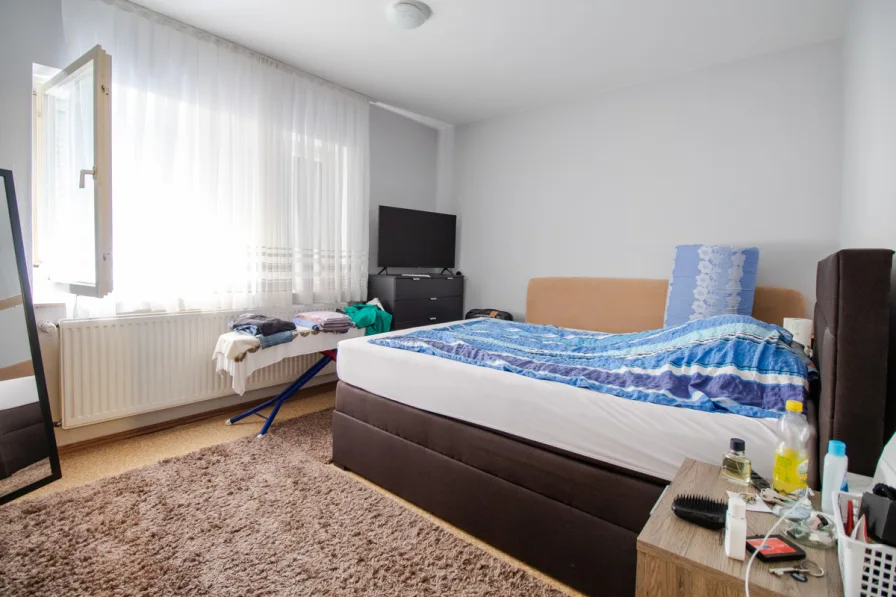 Schlafzimmer 1