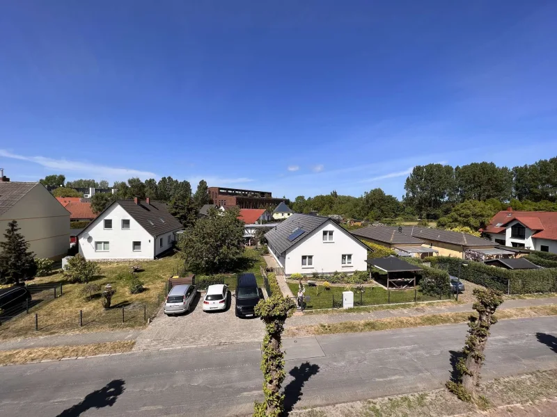 Blick aus dem Fenster Straßenseite