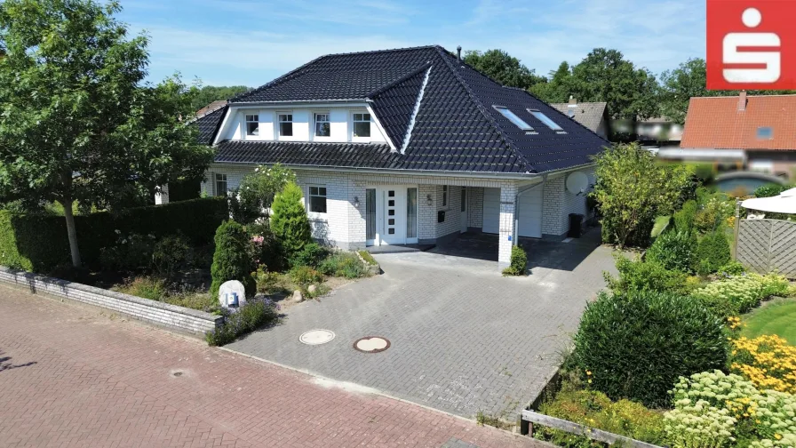 Straßenansicht - Haus kaufen in Bad Bentheim - Großzügiger Bungalow in schöner Wohnlage von Gildehaus