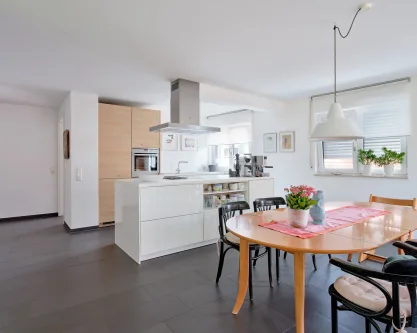 Küche - Wohnung kaufen in Bad Boll - Elegante Maisonette-Wohnung mit großzügigem Schnitt in zentraler Lage von Bad Boll