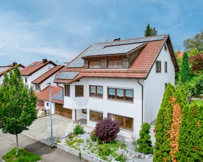 ImBühle-Web_0007 - Haus kaufen in Metzingen - Ein Haus, das alles bietet: Großzügige Wohn- und Arbeitsflächen mit Terrasse in Premium-Lage