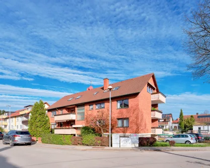 Außenansicht 2 - Wohnung kaufen in Wolfschlugen - Ihr neues Familienglück wartet: 3-Zimmer-Wohnung mit Potenzial im ruhigen Wohngebiet!