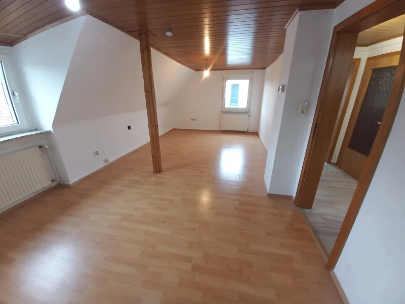 Wohnzimmer - Wohnung mieten in Dortmund - Helle und frisch renovierte 1 OG Dachgeschosswohnung in Dortmund Bittermark Kirchhörde zu vermieten.