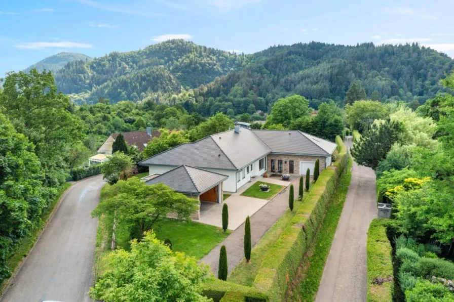  - Haus kaufen in Baden-Baden - Bungalow mit einzigartiger Aussicht und großem Grundstück