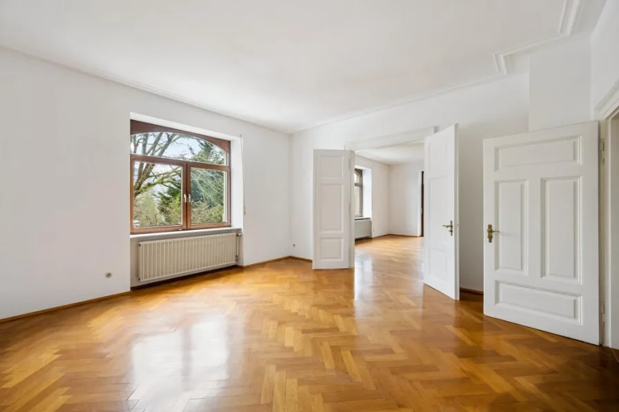  - Wohnung kaufen in Baden-Baden - Wohnen in Denkmalgeschützter Villa mit Altbaucharme