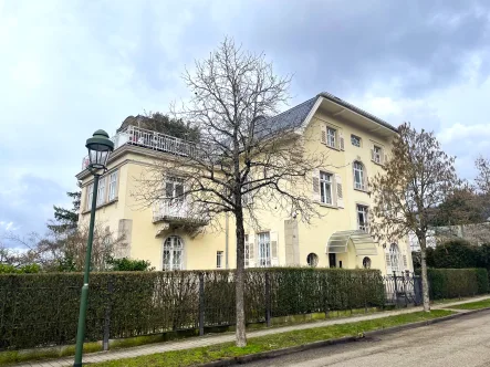  - Wohnung mieten in Baden-Baden - Exklusive Altbauresidenz mit Panoramablick
