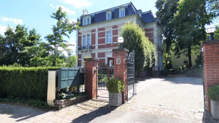  - Wohnung kaufen in Baden-Baden - Traumhaftes Gartengeschoss mit Panorama-Terrasse  in der historischen Villa Albertowna
