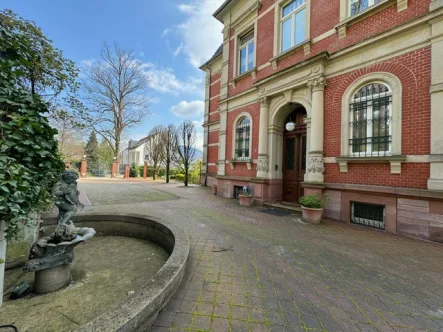  - Wohnung kaufen in Baden-Baden - Traumhaftes Gartengeschoss mit Panorama-Terrasse  in der historischen Villa Albertowna