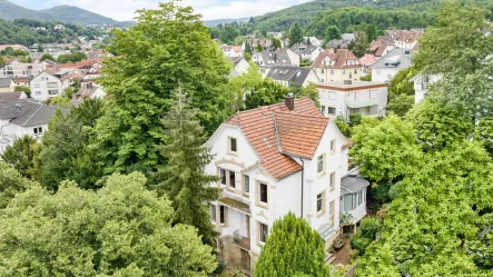  - Haus kaufen in Baden-Baden - Zeitlose Altbauvilla mit idyllischem Garten