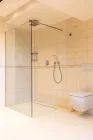 Bad mit Dusche DG