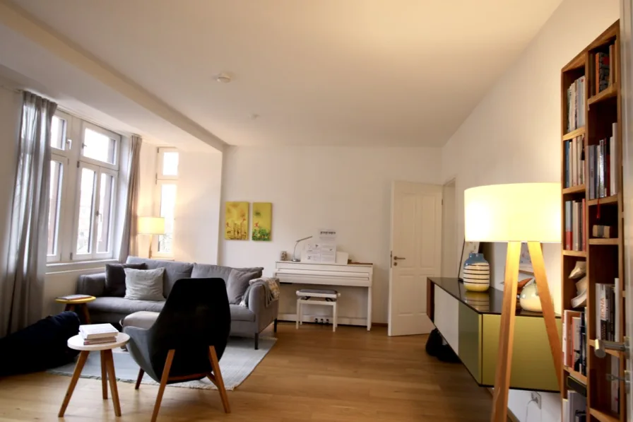 Wohnzimmer - Wohnung mieten in Mainz - Bildschöne, sanierte 4-Zimmer-Wohnung in zentraler Lage der Mainzer Neustadt
