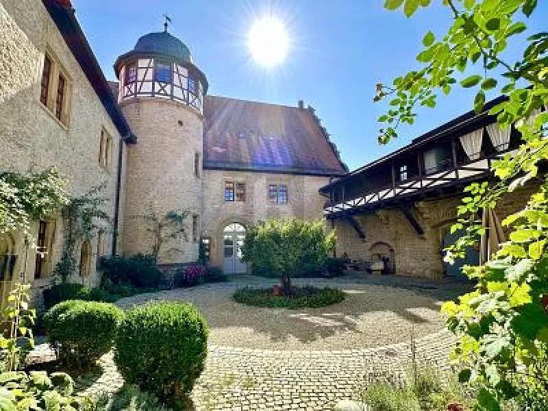  - Wohnung kaufen in Neuenstadt am Kocher - SCHLOSSZAUBER: IHR ZUHAUSE IN HISTORISCHER PRACHT