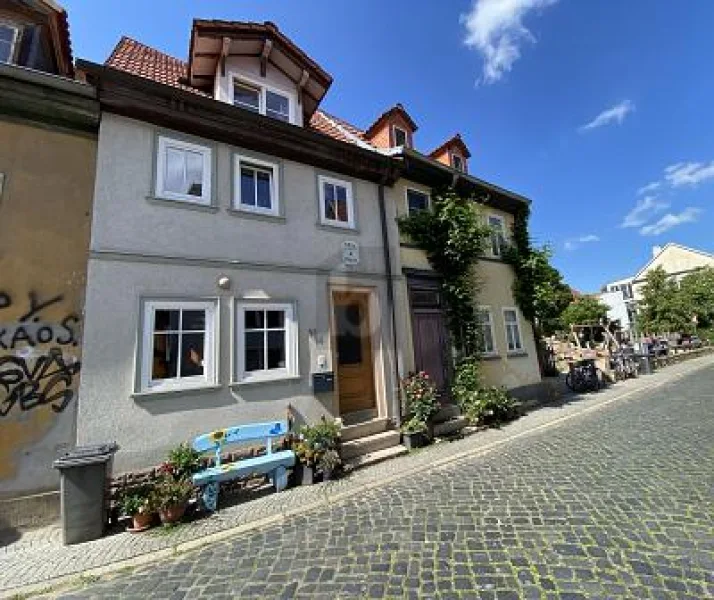  - Haus kaufen in Erfurt - CITY-WOHNOASE MIT GARTEN NÄHE DOMPLATZ