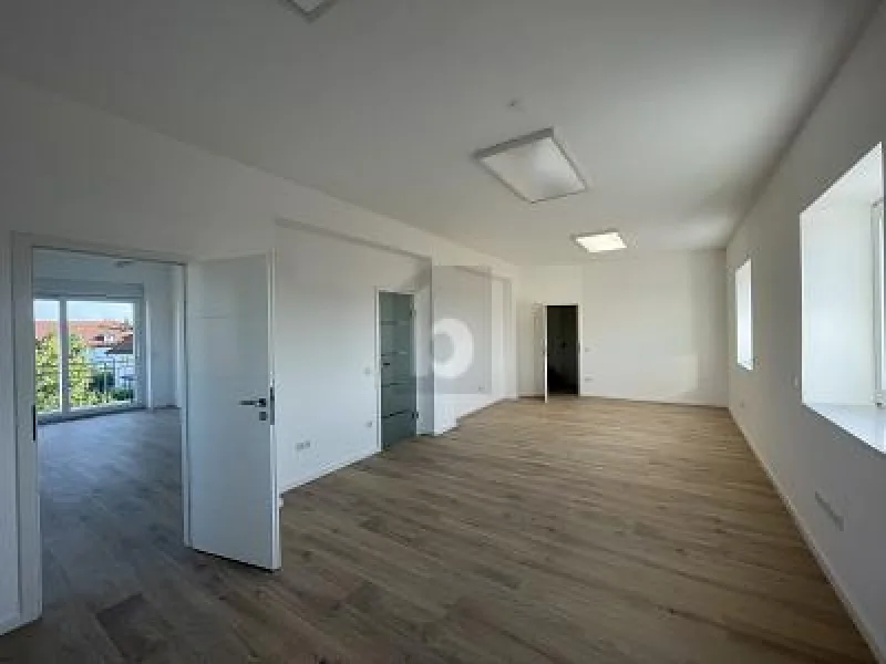  - Büro/Praxis mieten in Gilching - SUPER MODERN MIT BALKON