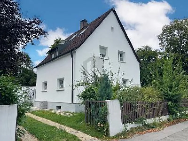  - Haus kaufen in München - PLATZ FÜR DIE GESAMTE FAMILIE -MIT ANBAU