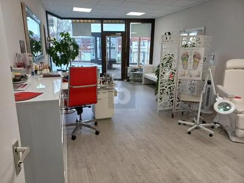  - Büro/Praxis kaufen in Niedernhausen - HOCHWERTIG RENOVIERT: STUDIO, BÜRO, LADEN, PRAXIS