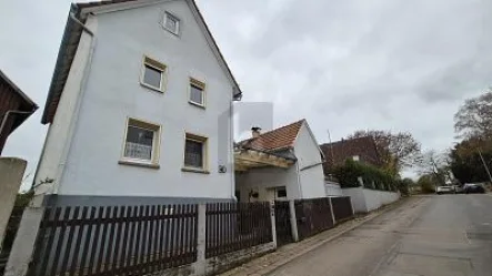  - Haus kaufen in Butzbach - FAMILIENGLÜCK MIT POTENZIAL IN RUHIGER LAGE