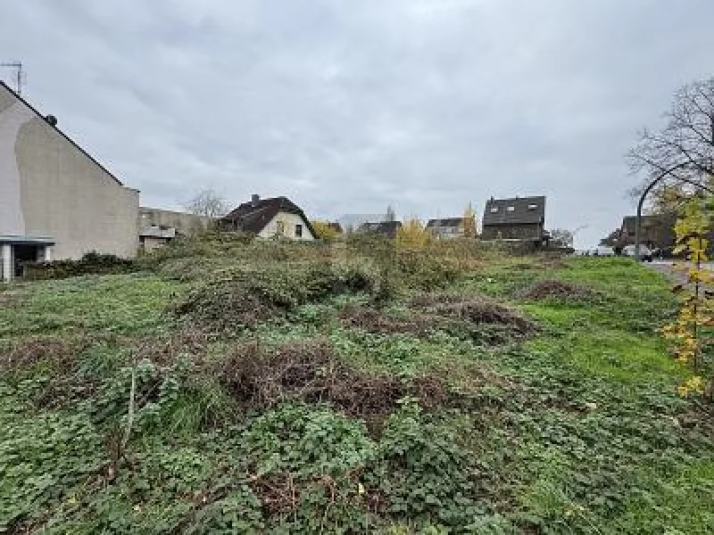  - Grundstück kaufen in Duisburg - ATTRAKTIV UND RUHIG MIT VIEL POTENTIAL