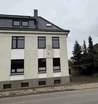  - Haus kaufen in Lübz - FAMILIENIDYLLE MIT GARTEN UND AUSBAURESERVE!