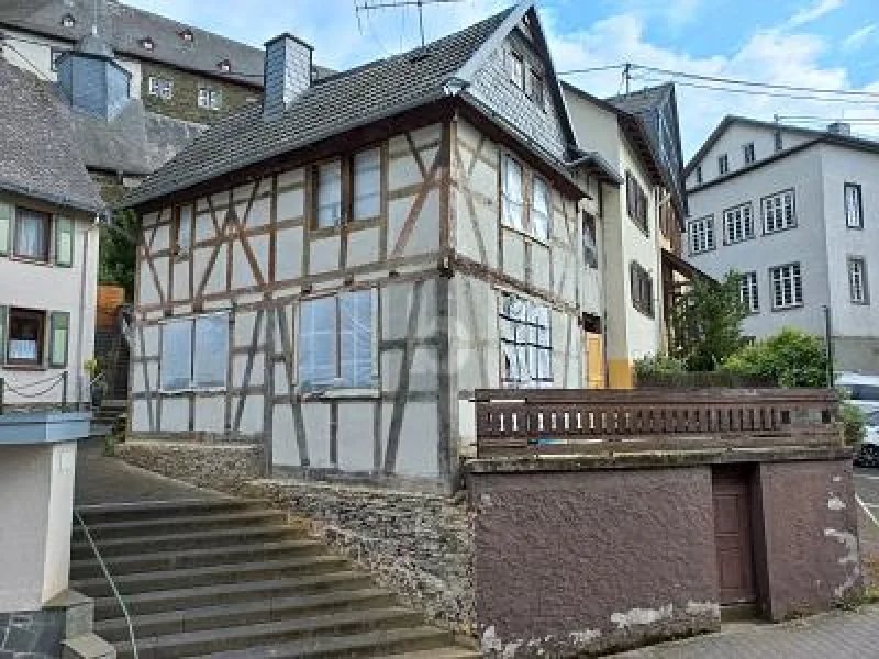  - Haus kaufen in Runkel - HISTORISCH WOHNEN, ZUM SANIEREN