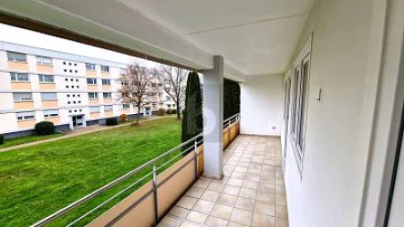  - Wohnung kaufen in Böblingen - GERÄUMIG MIT BALKON & GARAGE