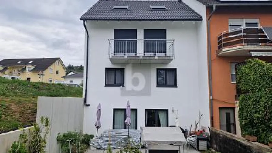  - Wohnung kaufen in Östringen - MODERN MIT GARTEN