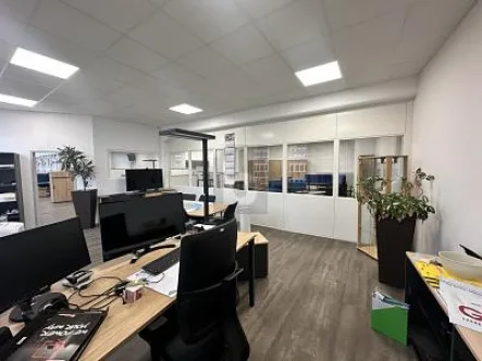  - Büro/Praxis mieten in Lübeck - GROßZÜGIGE UND MODERNE GEWERBEMÖGLICHKEIT