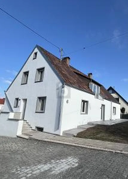  - Haus kaufen in Adelsried - GROßZÜGIG UND KERNSANIERT