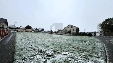  - Grundstück kaufen in Weitefeld - FAMILIENPARADIES IN RUHIGER HANGLAGE 