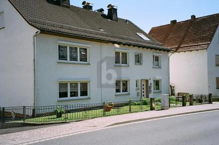  - Haus kaufen in Spangenberg - WOHNEN UND VERMIETEN: DREI EINHEITEN, EIN PREIS!