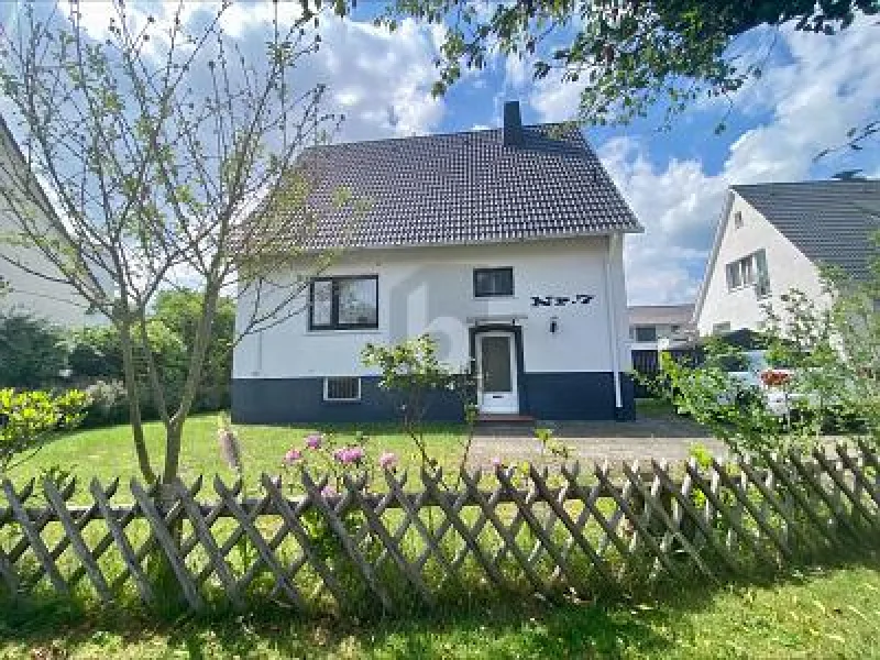  - Haus kaufen in Buxtehude - GROSSZÜGIG MIT GARTEN UND AUSBAUPOTENTIAL