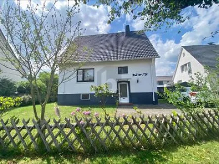  - Haus kaufen in Buxtehude - GROSSZÜGIG MIT GARTEN UND AUSBAUPOTENTIAL