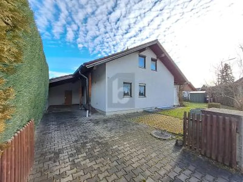  - Haus kaufen in Greifenberg - VIEL PLATZ FÜR DIE GANZE FAMILIE MIT CARPORT