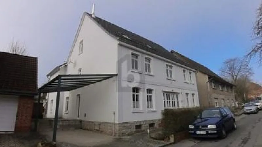  - Haus kaufen in Barntrup - GERÄUMIGES ANWESEN MIT REICHEM FREIZEITANGEBOT