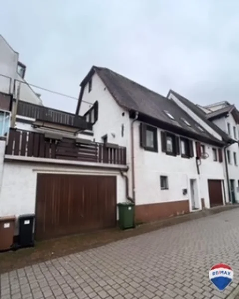 Außenansicht - Haus kaufen in Sinsheim - Gepflegtes, sehr zentral gelegenes Einfamilienhaus in 74889 Sinsheim-Stadt