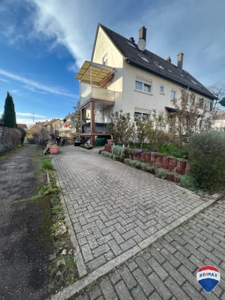 Hausansicht - Haus kaufen in Sinsheim - Zwei Wohneinheiten, ein harmonisches ZUHAUSE  in Sinsheim City