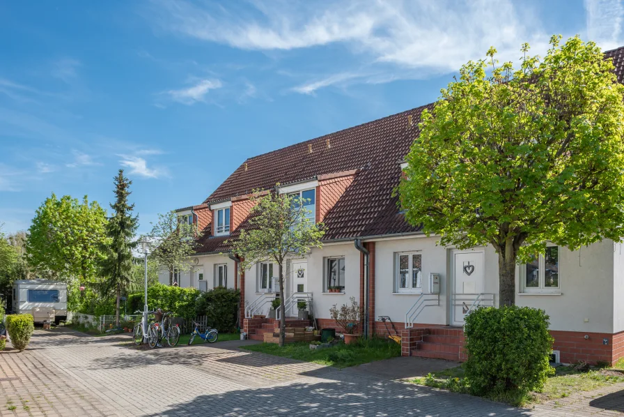  - Haus kaufen in Dallgow-Döberitz - Ruhige Lage, geräumiges Reihenhaus , nur 6 km vor Berlin. Ohne Käuferprovision