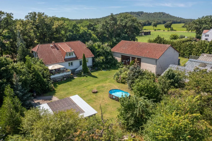 Titelbild - Haus kaufen in Gollenberg / Schönholz-Neuwerder - KENSINGTON - Exklusiv -Landhaus auf 4,2 Hektar mit großer Scheune, 4 Pferdekoppeln & Gewächshäuser