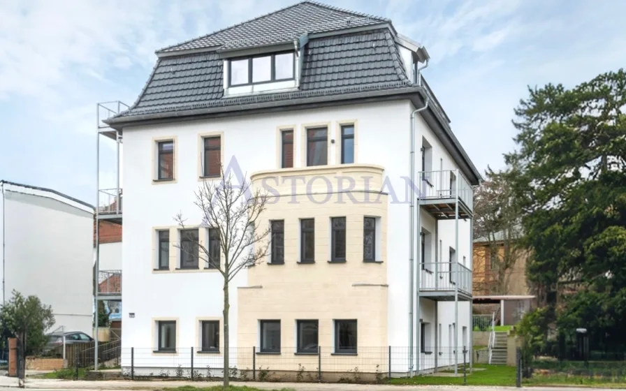Ansicht vorne - Wohnung kaufen in Berlin - Unschlagbare Rendite - Kernsanierte 1-Zimmer-Wohnung in romantischer Stadtvilla