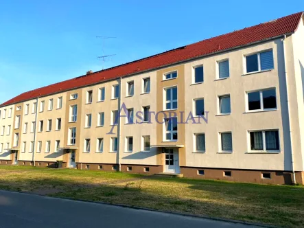 Hausansicht - Wohnung mieten in Herzberg - Geräumige 4-Zimmer-Wohnung im grünen Herzberg