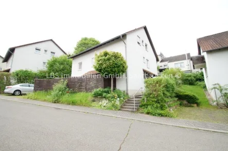 Ansicht - Haus kaufen in Lebach - Haus mit 3 Wohnungen in Lebach - voll vermietet - oder als Paket mit 2 Häusern